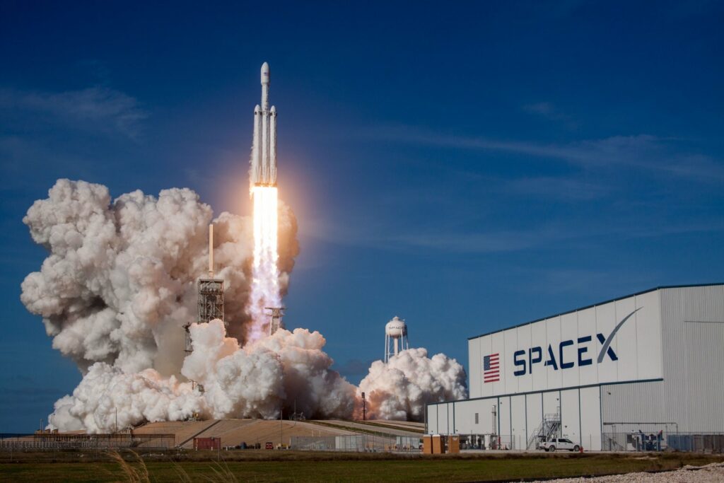 SpaceX alcanza los 100Mm de valor de mercado