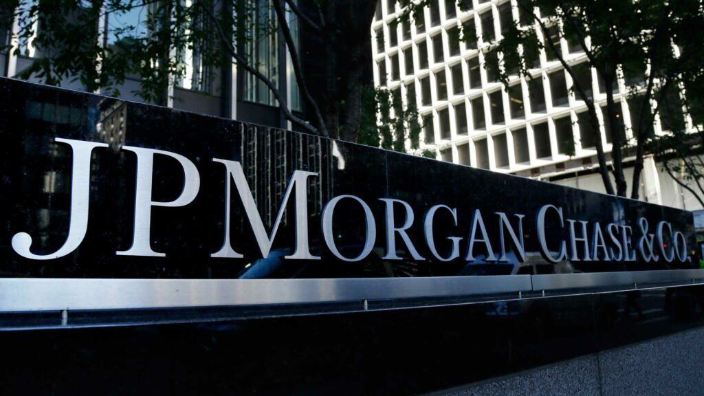 JPMorgan anuncia el fin de las mascarillas y la vuelta de los no vacunados