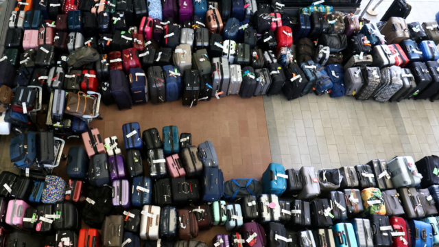 ¡Por fin los europeos se pueden ir de vacaciones! Pero viajar en avión es una odisea