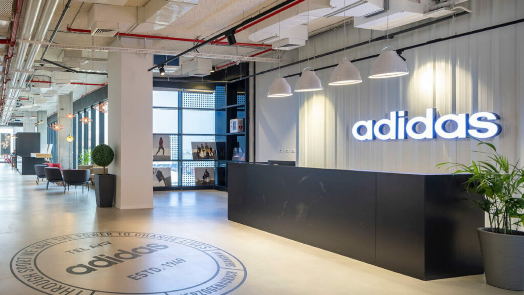 Dimite el CEO de Adidas en medio del desplome deDimite el CEO de Adidas en medio del desplome de ventas en China ventas en China